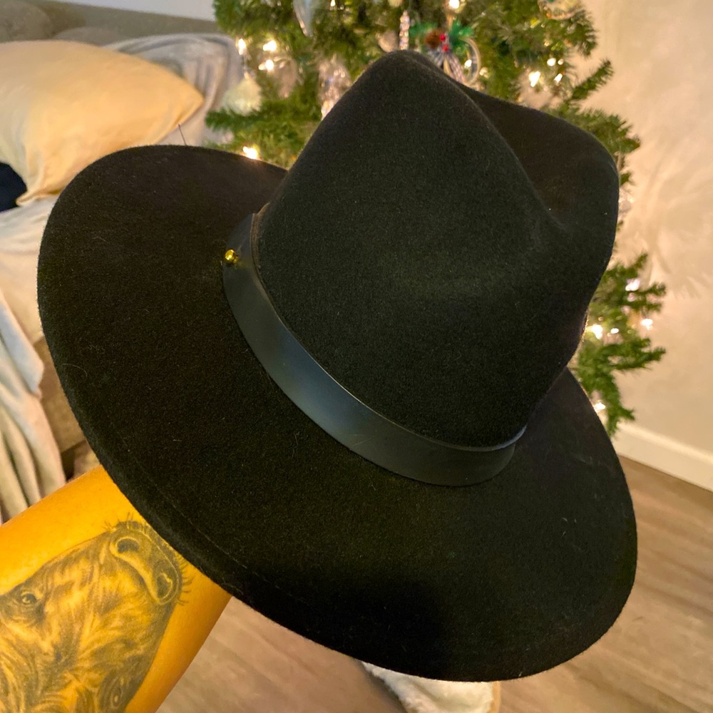 Lack of color hat! GUC - black - sz small